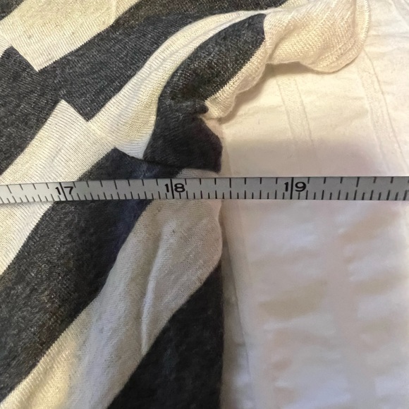 NWT, Mudd striped shirt with cutout shoulders - Picture 4 of 7